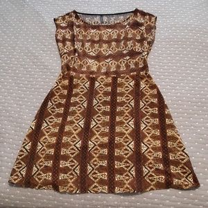 Sleevless Patterned Dress